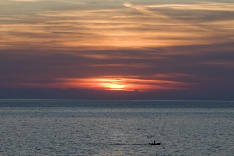 Ocaso en Cinque Terre, Liguria, Italy, Europa Occi...