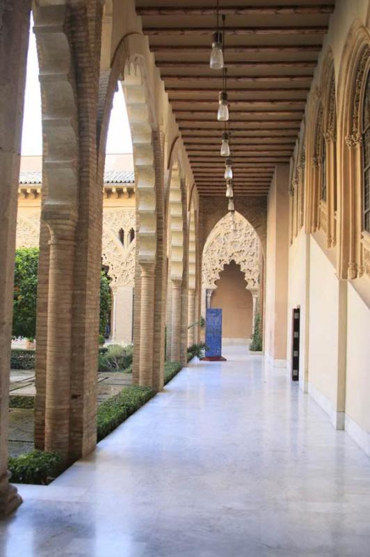 Patio de Santa Isabel, Palacio de la Aljaferia, Za...