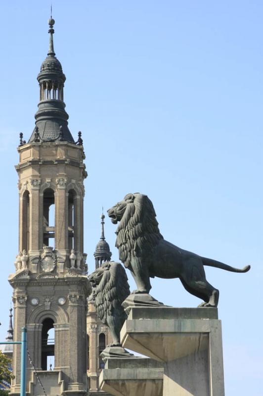 Leones del Puente de Piedra, Zaragoza, Aragon, Esp...