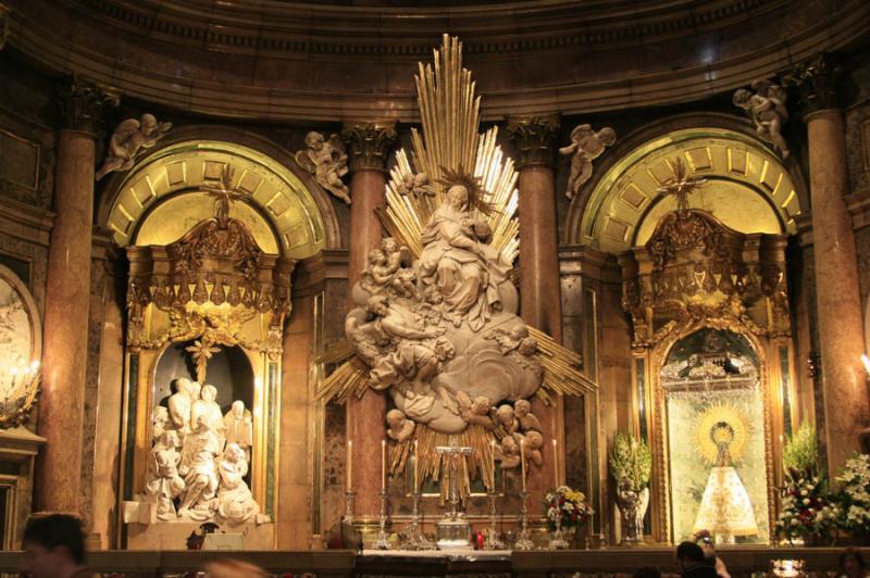 Altar de la Basilica de Nuestra SeÃ±ora del Pila...