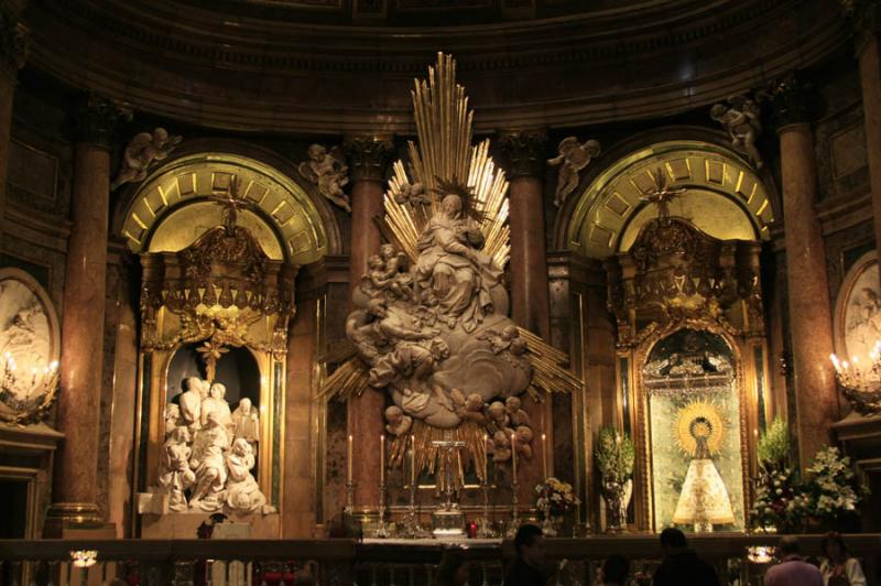 Altar de la Basilica de Nuestra SeÃ±ora del Pila...