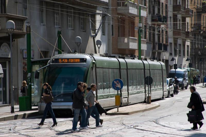 Tranvia Moderno de Milan, Italia, Lombardia, Europ...