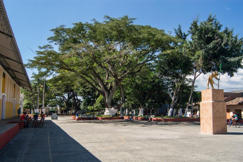 Monumento al Recolector de Caña de Azucar, Tulua,...