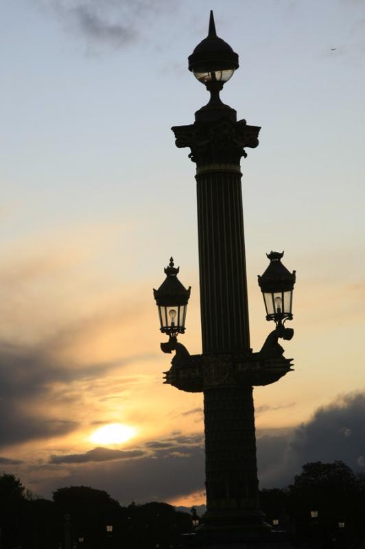 Farol de la Plaza de la Concordia, Paris, Francia,...