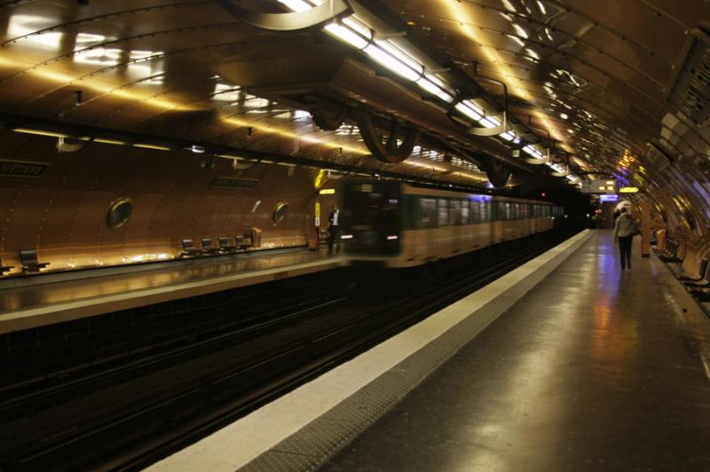 Interior del Metro de Paris, Francia, Europa Occid...