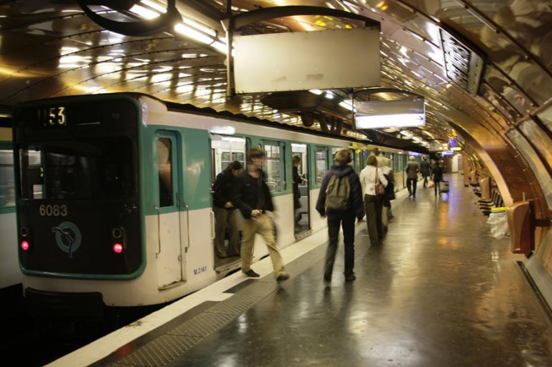 Interior del Metro de Paris, Francia, Europa Occid...