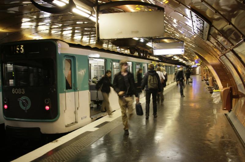 Interior del Metro de Paris, Francia, Europa Occid...