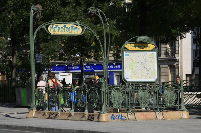 Estacion de Richard-Lenoir, Paris, Francia, Europa...