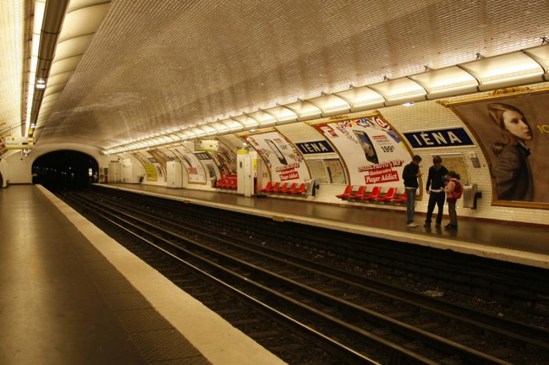 Interior del Metro de Paris, Francia, Europa Occid...