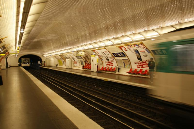 Interior del Metro de Paris, Francia, Europa Occid...