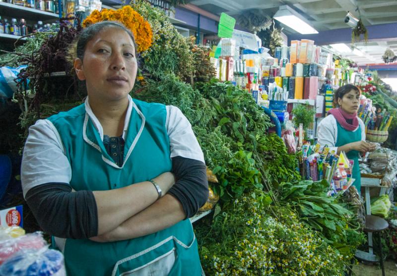 Vendedora en el Mercado, Quito, Ecuador, Sur Ameri...