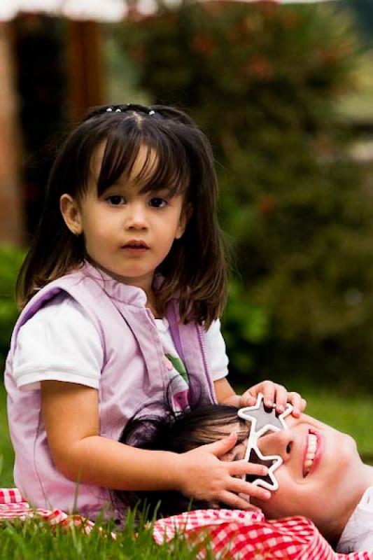 Mujer con Jugando con su hija