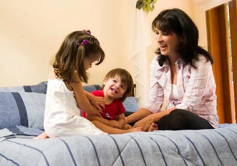 Mama Jugando con sus Hijos