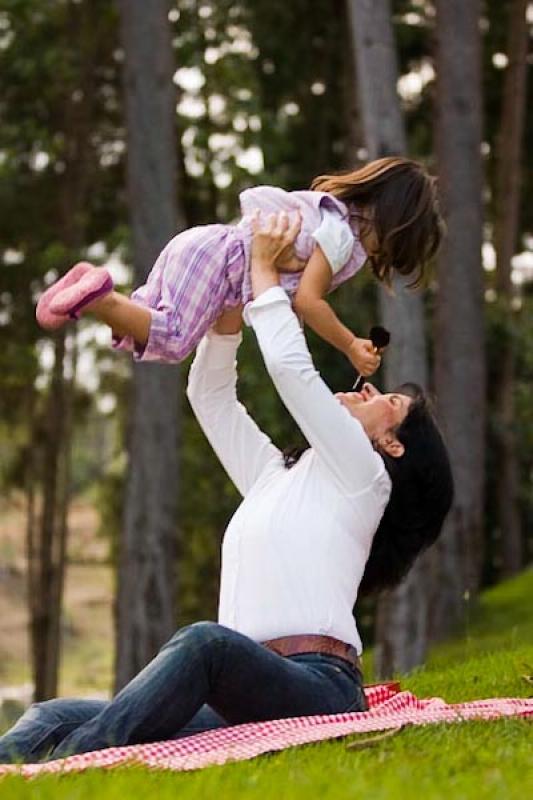 Madre Jugando con su Hija