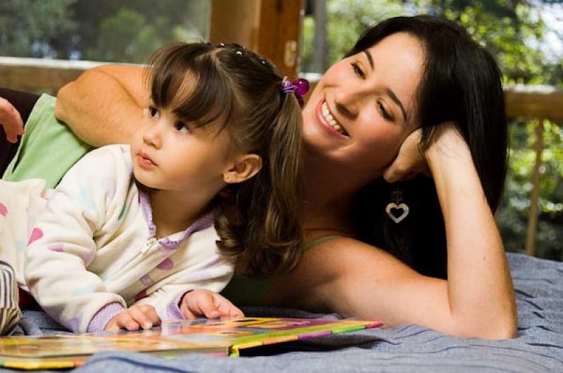 Madre e Hija en la Cama