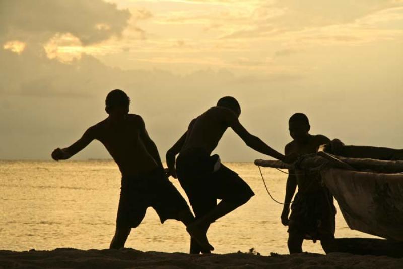 NiÃ±os Jugando en la Playa, Rincon del Mar, Sucr...