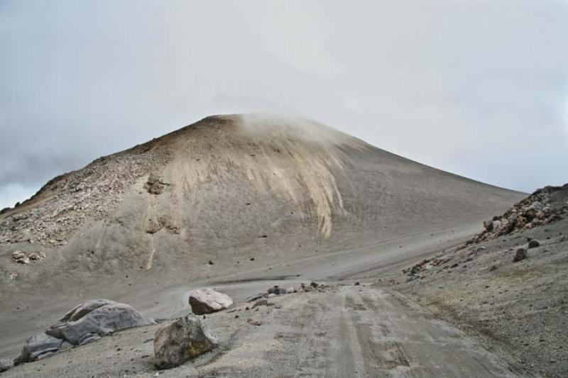 Crater La Olleta, Parque Nacional Natural Los Neva...