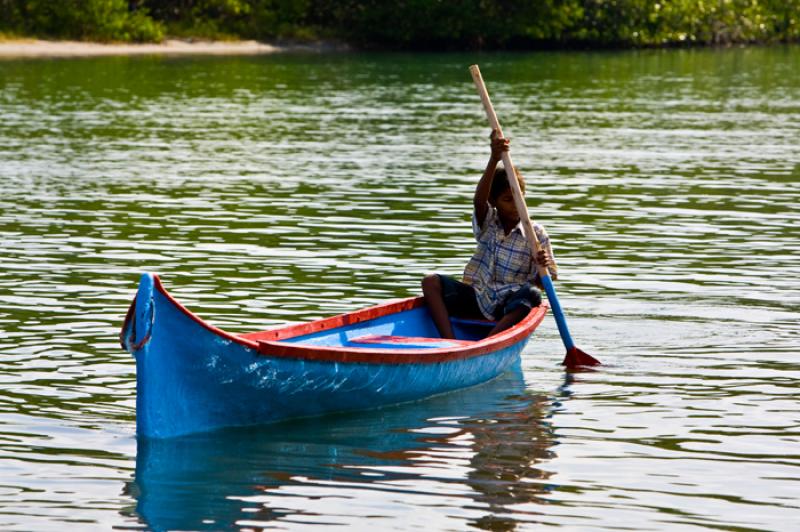 NiÃ±o en la Cienaga de la Caimanera, CoveÃ±as,...