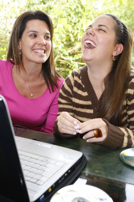 Mujeres Sonriendo