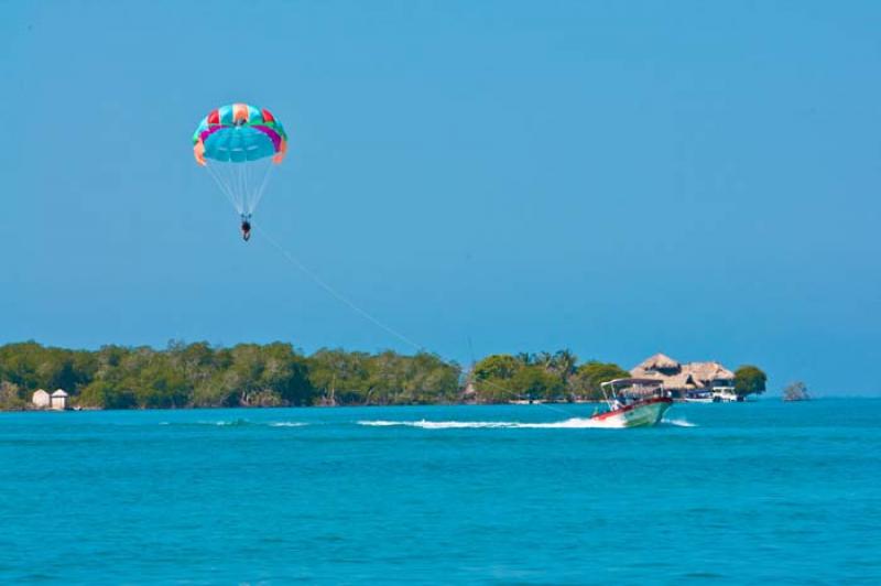 Parasailing en Isla Tintipan, Golfo de Morrosquill...