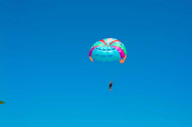 Parasailing en Isla Tintipan, Golfo de Morrosquill...