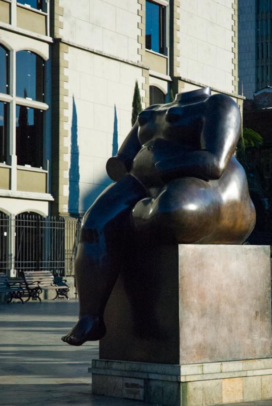 Mujer Sentada Fernando Botero, Plaza Botero, Medel...