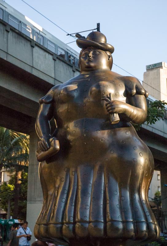 Mujer Vestida Fernando Botero, Plaza Botero, Medel...