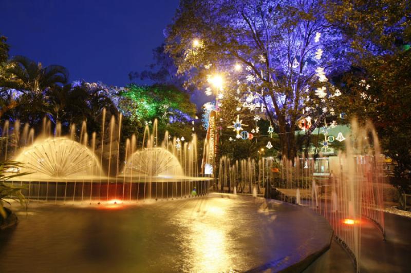 Fuente en la Avenida La Playa, Medellin, Antioquia...