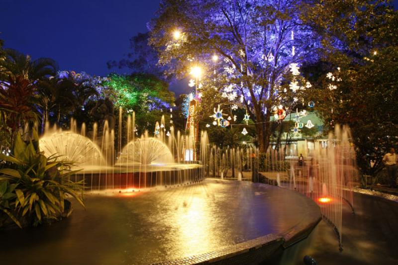 Fuente en la Avenida La Playa, Medellin, Antioquia...