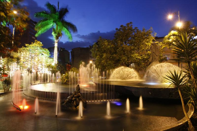 Fuente en la Avenida La Playa, Medellin, Antioquia...