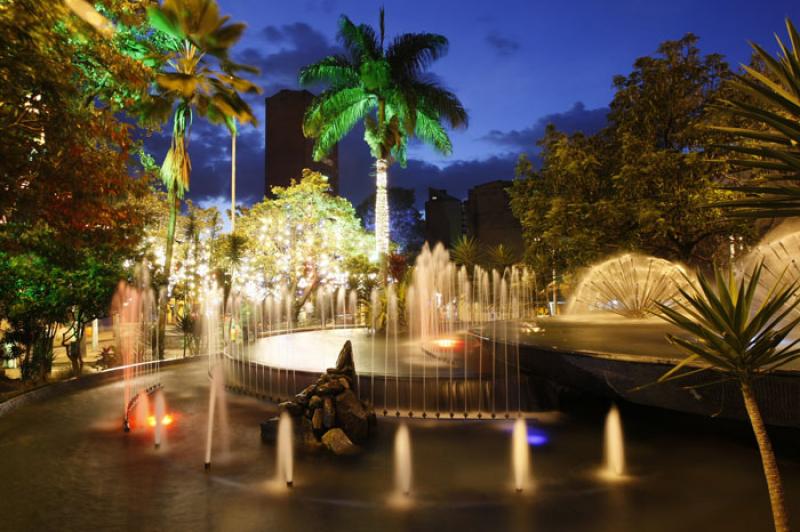 Fuente en la Avenida La Playa, Medellin, Antioquia...