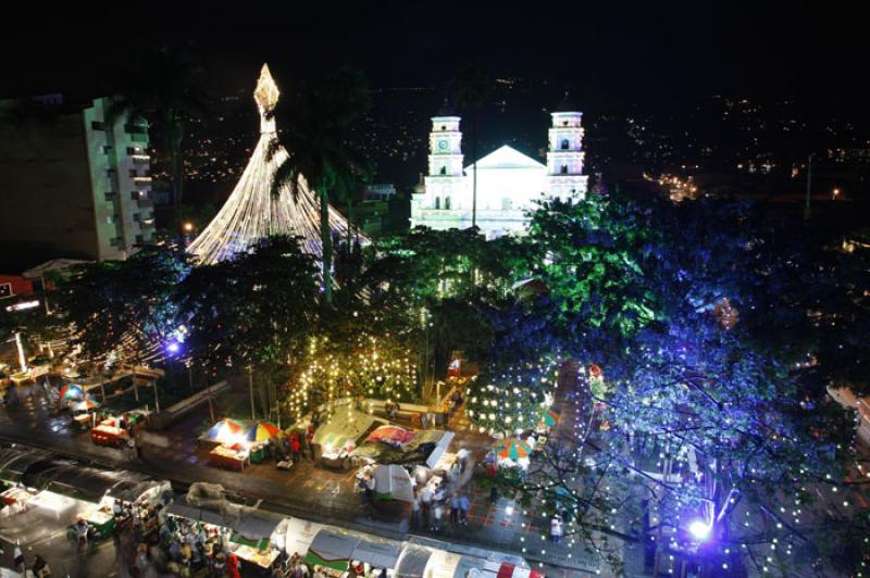 Parque Marceliano Velez, Envigado, Antioquia, Mede...