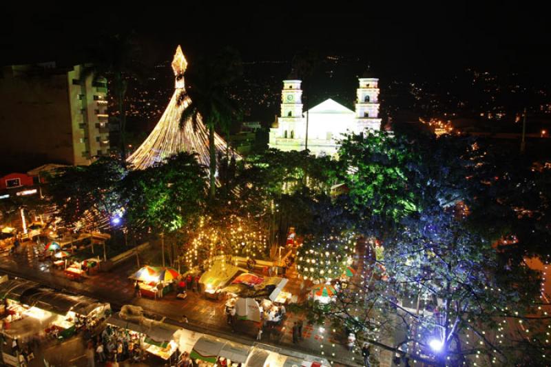 Parque Marceliano Velez, Envigado, Antioquia, Mede...