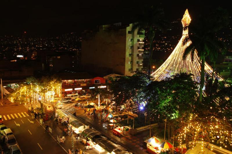 Parque Marceliano Velez, Envigado, Antioquia, Mede...