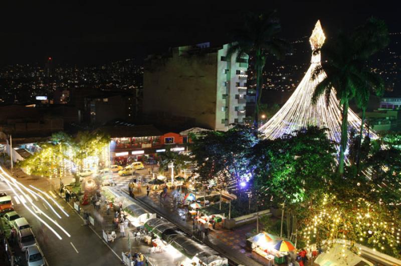 Parque Marceliano Velez, Envigado, Antioquia, Mede...