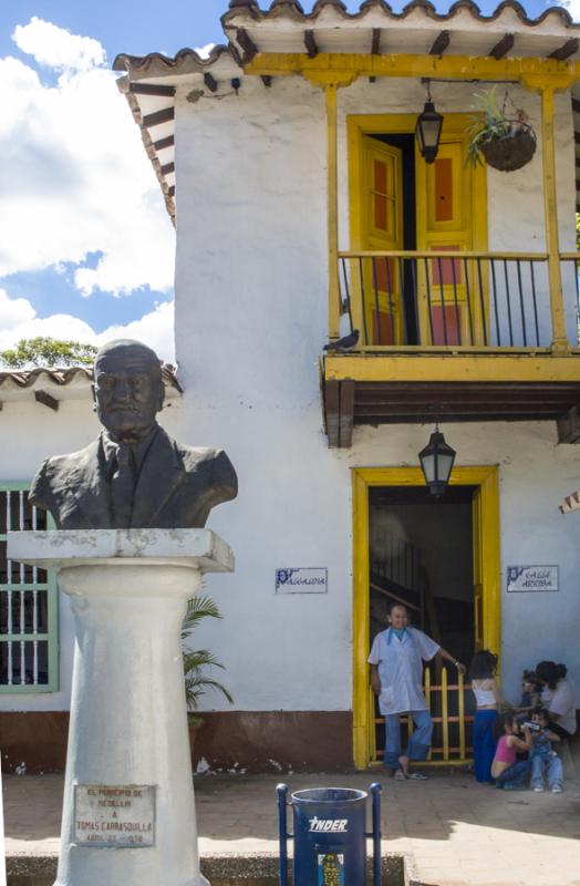 Monumento a Tomas Carrasquilla, Medellin, Antioqui...