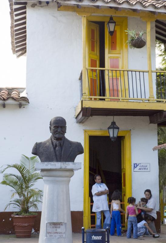 Monumento a Tomas Carrasquilla, Medellin, Antioqui...