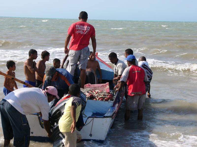 Hombres en un Bote, Riohacha, La Guajira, Colombia