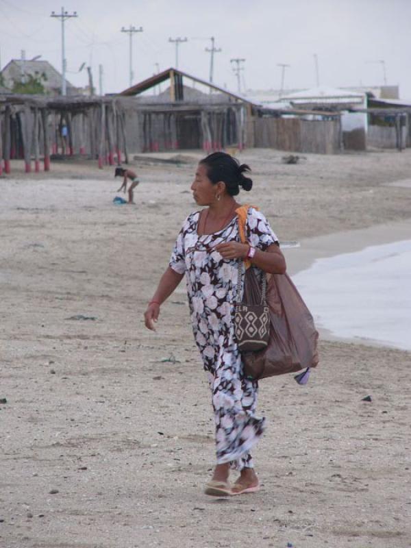 Mujer Wayuu, Cabo de la Vela, Peninsula de la Guaj...