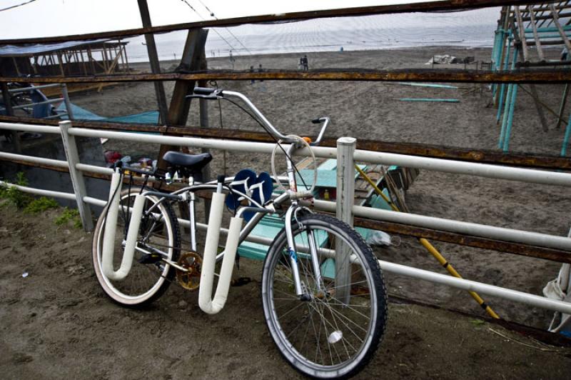 Bicicleta en la Playa de Yuigahama, Yuigahama, Kam...