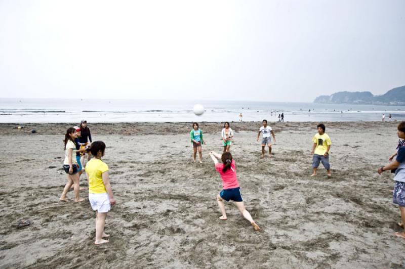 Grupo de Amigos en la Playa de Yuigahama, Yuigaham...