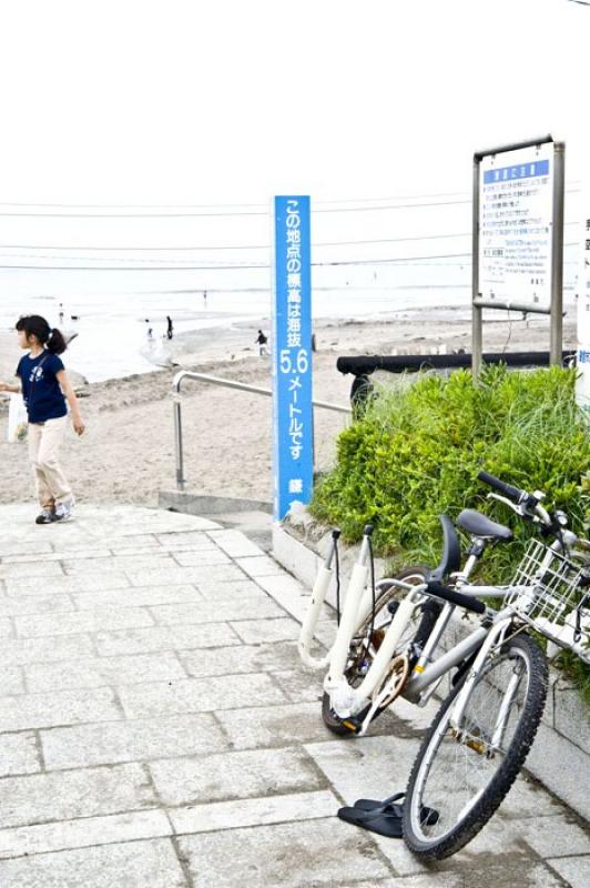 Bicicleta en la Playa de Yuigahama, Yuigahama, Kam...