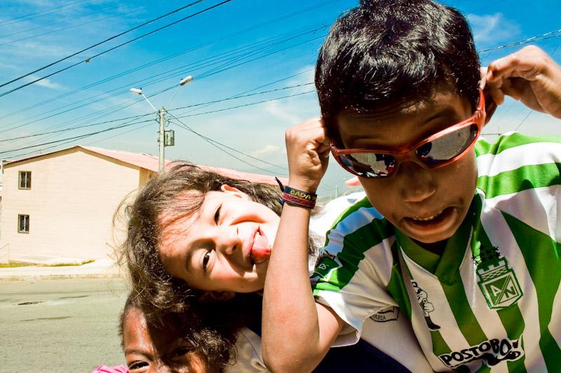 Amigos Jugando, Medellin, Antioquia, Colombia