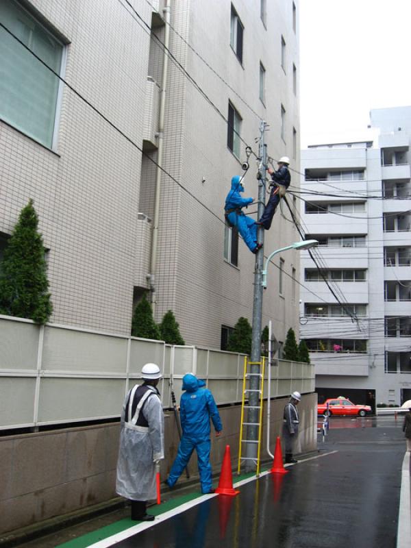 Electricistas en Tokio, Japon, Este de Asia