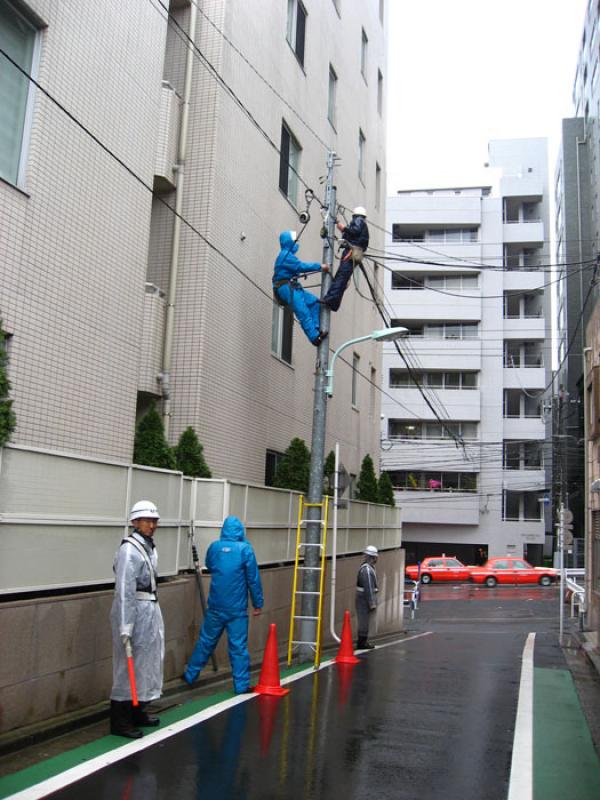 Electricistas en Tokio, Japon, Este de Asia