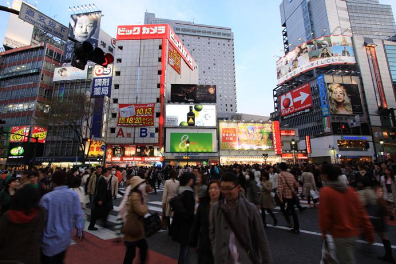 Shinjuku-Dori, Shinjuku, Tokio, Japon, Este de Asi...