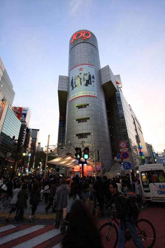 Shinjuku-Dori, Shinjuku, Tokio, Japon, Este de Asi...