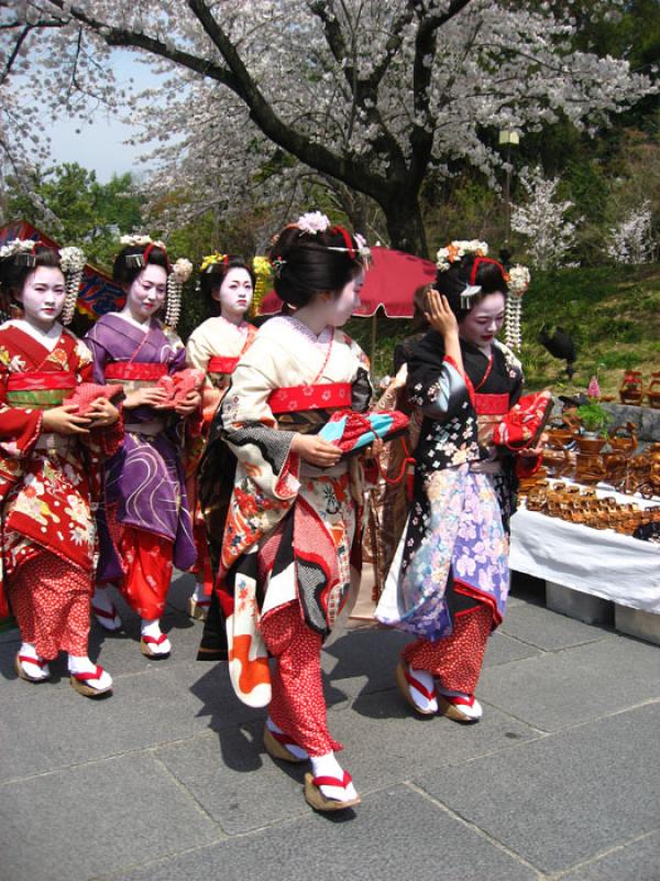 Mujeres Maiko, Gion, Kioto, Prefectura, Honshu, Ja...