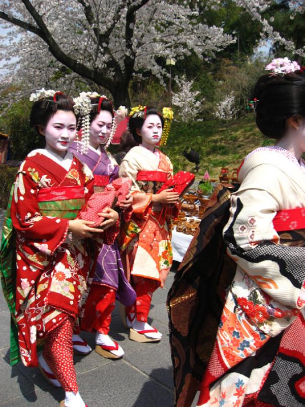 Mujeres Maiko, Gion, Kioto, Prefectura, Honshu, Ja...