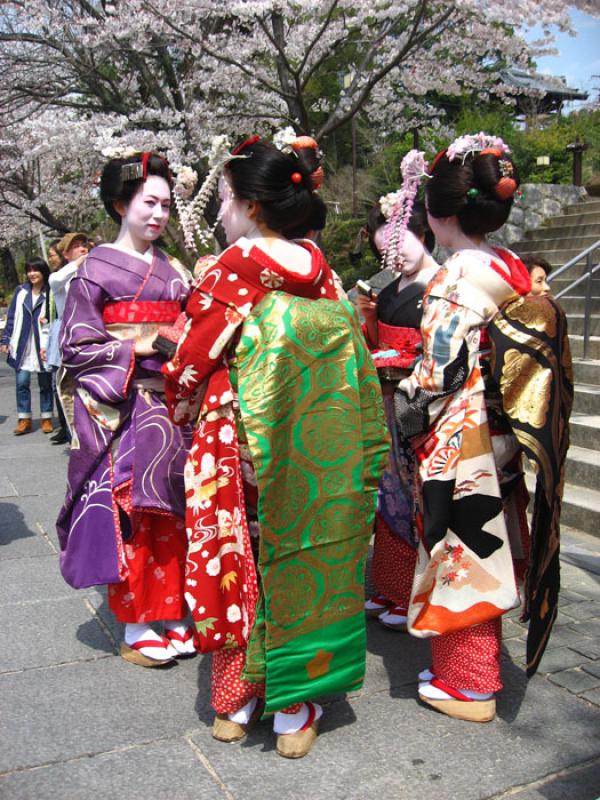 Mujeres Maiko, Gion, Kioto, Prefectura, Honshu, Ja...